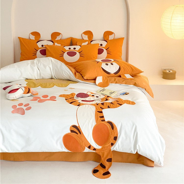 Children's bedding set with three-dimensional tiger applique and ear pillow