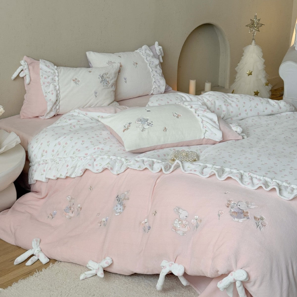 Children's bedding set with ruffles, bows and embroidered rabbit appliqués Bowlift