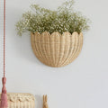 Wall basket in elegant shell design Bowlift