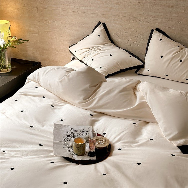 Bedding set made of cotton satin with mini heart embroidery and contrast piping Bowlift