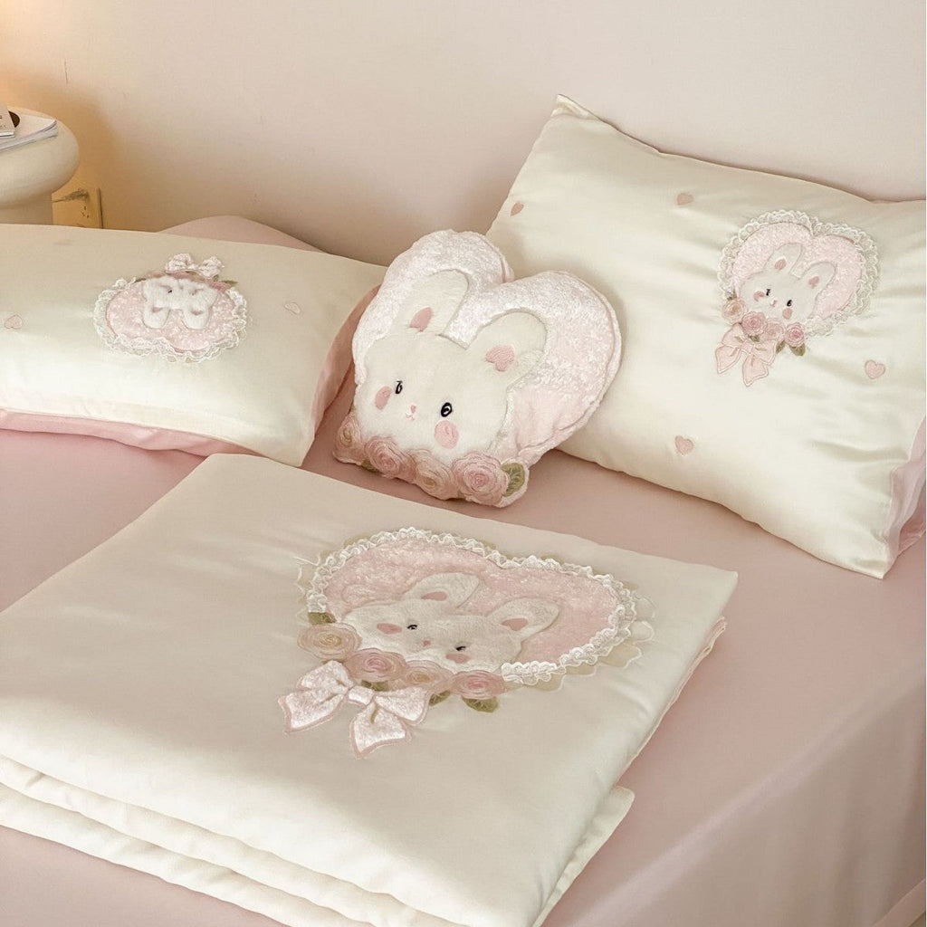 Satin bedding set for children and adolescents with embroidered plush applications Bowlift