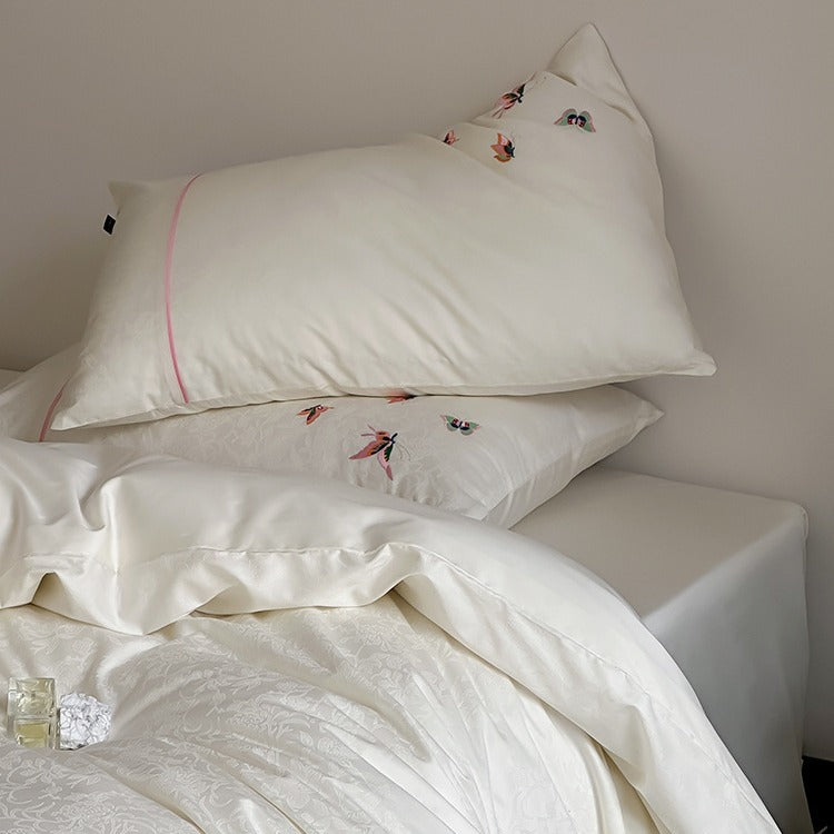 Satin-Jacquard bedding set with embroidered butterfly details