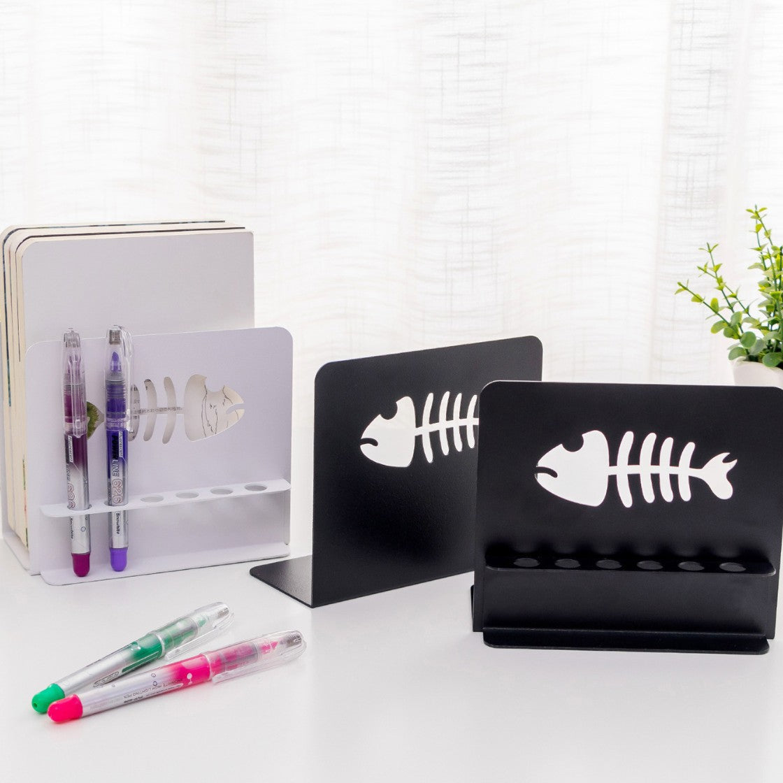 Artistic Fish-Themed Bookends