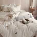 Bedding set made of linen-cotton blend with ruffled pillow and floral embroidery Bowlift