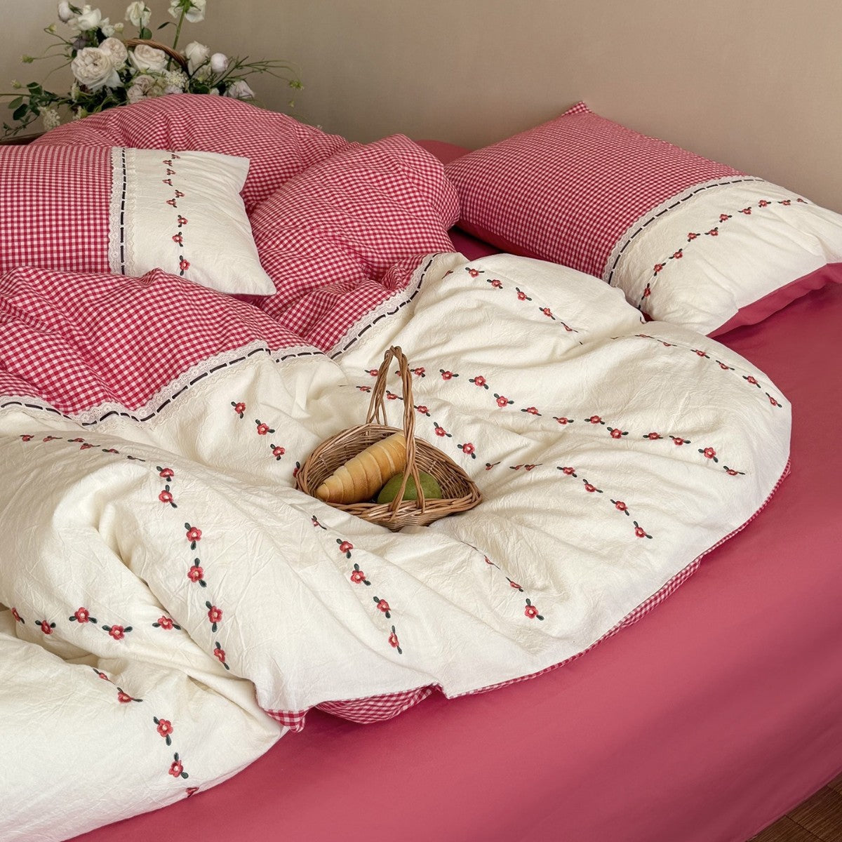 Bedding set made of cotton muslin with Vichy check and embroidered border