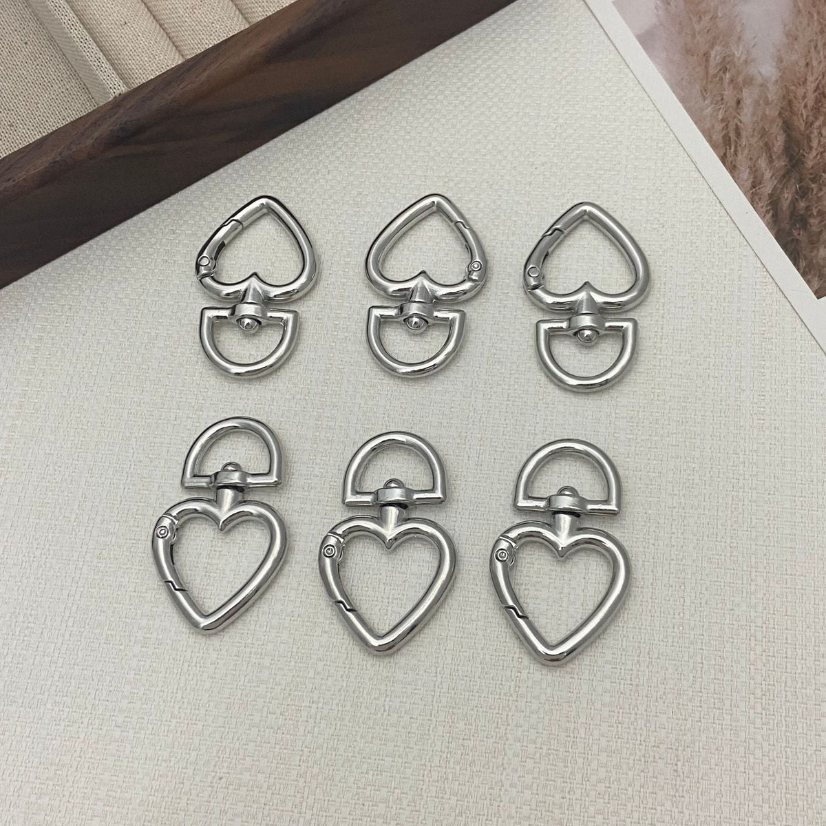 Heart-Shaped Clip Hook Bowlift
