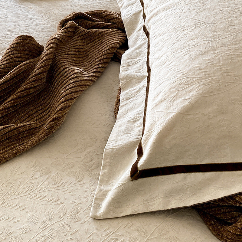 Bedding set made of cotton-linen blend with fine structure and piped seam