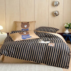 Striped cotton bedding set with playful bear motif