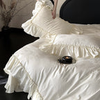 Jacquard-Satin bedding set with ruffled edge and decorative ruffle cushions