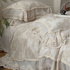 Bed linen set made of linen-cotton mix with large floral print and lace frill Bowlift