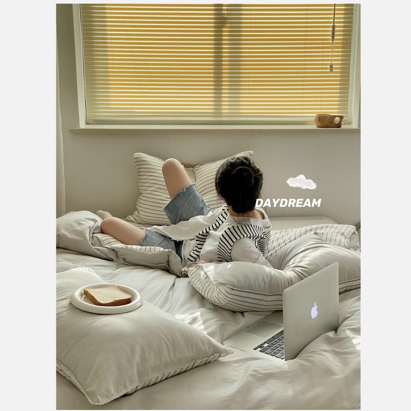 Premium duvet cover and fitted sheet set