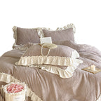 Bedding set with quilted jacquard relief and decorative ruffle
