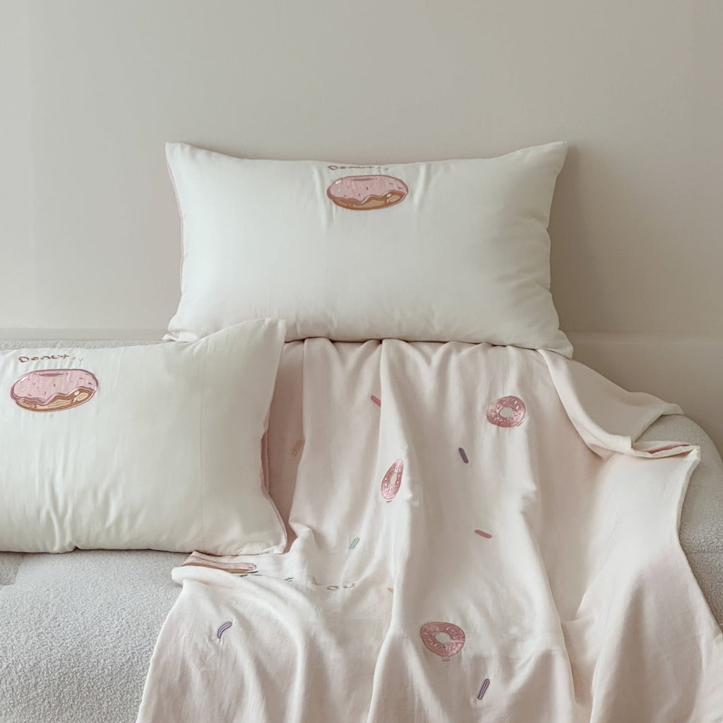 Cotton bedding set with embroidered donut motif and pillowcases Bowlift