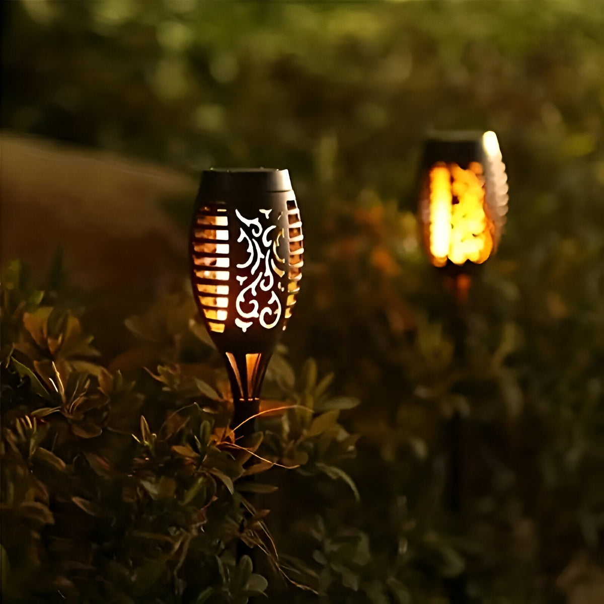 SolarFlame – Outdoor Solar Flame Garden Light
