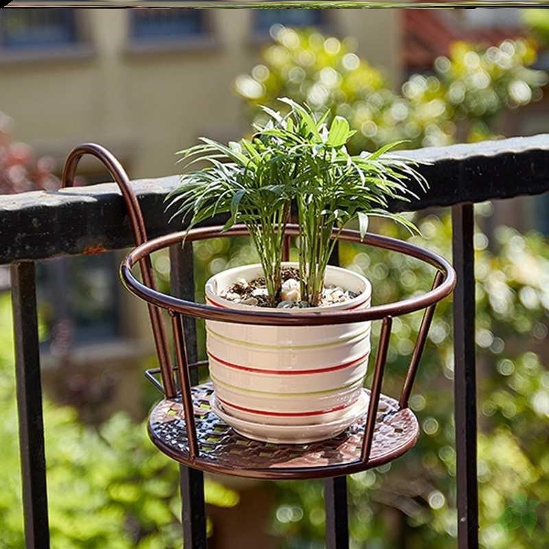 GrünMeister — Showcase your green paradise stylishly without drilling or rust!