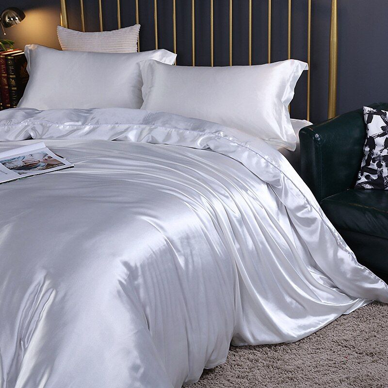 4-piece luxury set silk/satin bedding - 2x pillowcases and fitted sheet Bowlift